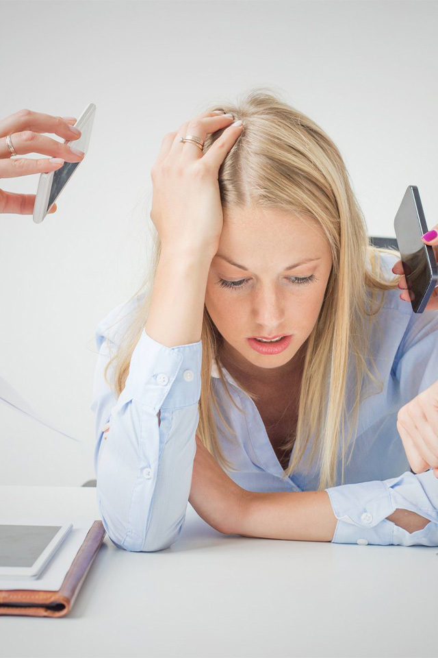 mulher stress no trabalho